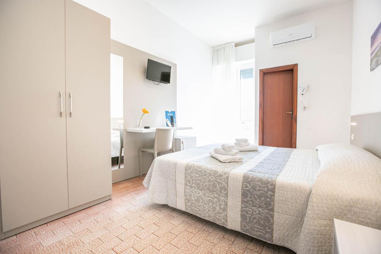 Hotel Mara Ріміні Екстер'єр фото