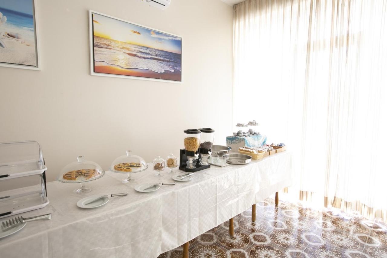 Hotel Mara Ріміні Екстер'єр фото