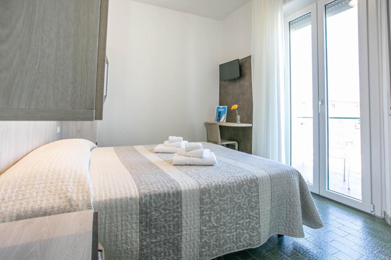 Hotel Mara Ріміні Екстер'єр фото