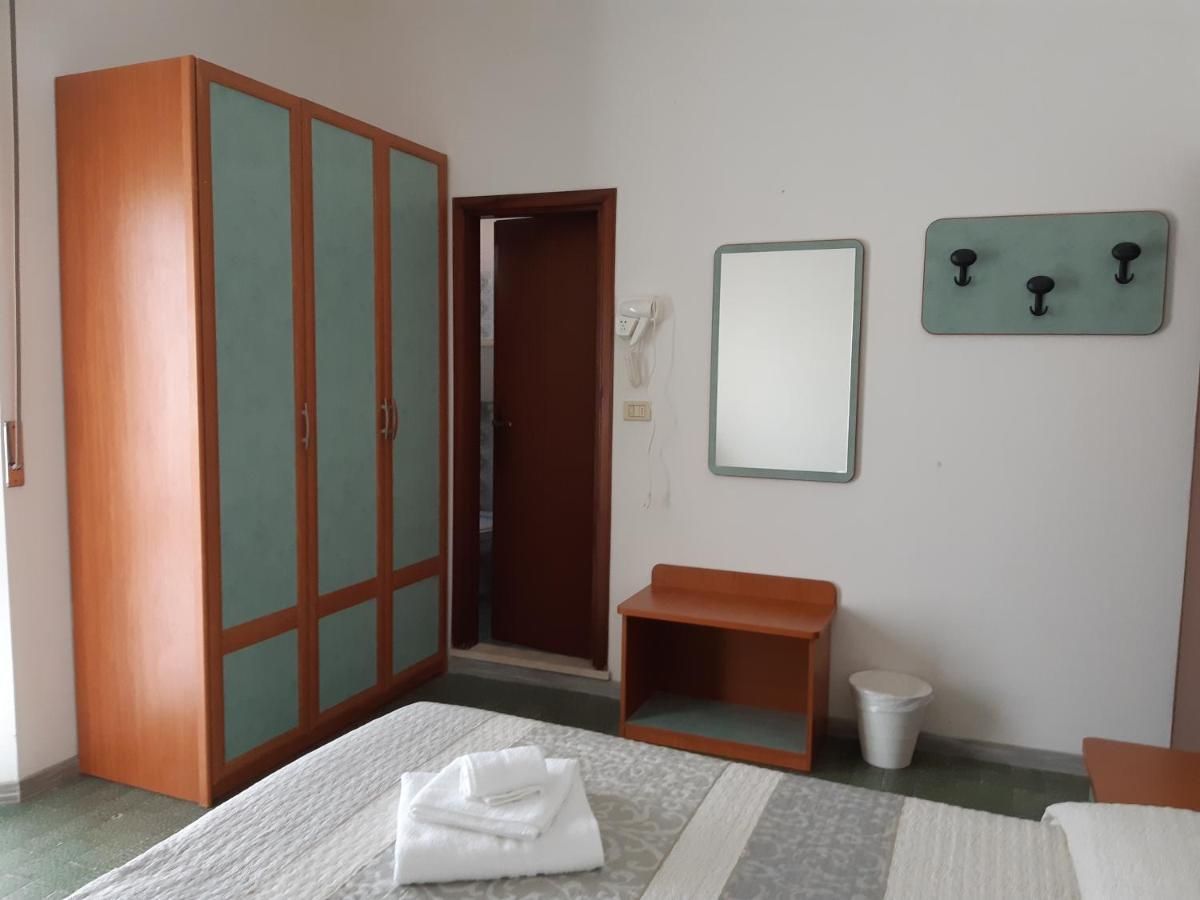 Hotel Mara Ріміні Екстер'єр фото