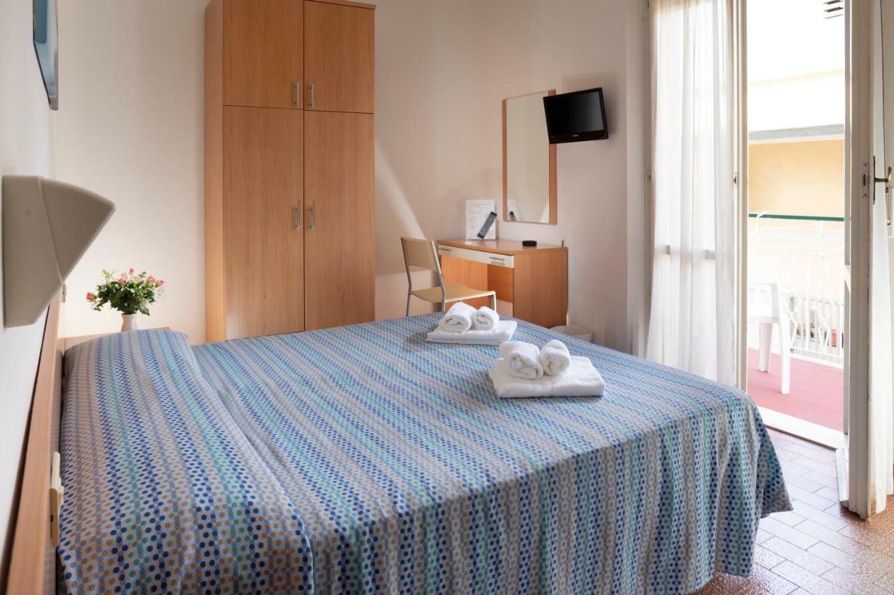 Hotel Mara Ріміні Екстер'єр фото