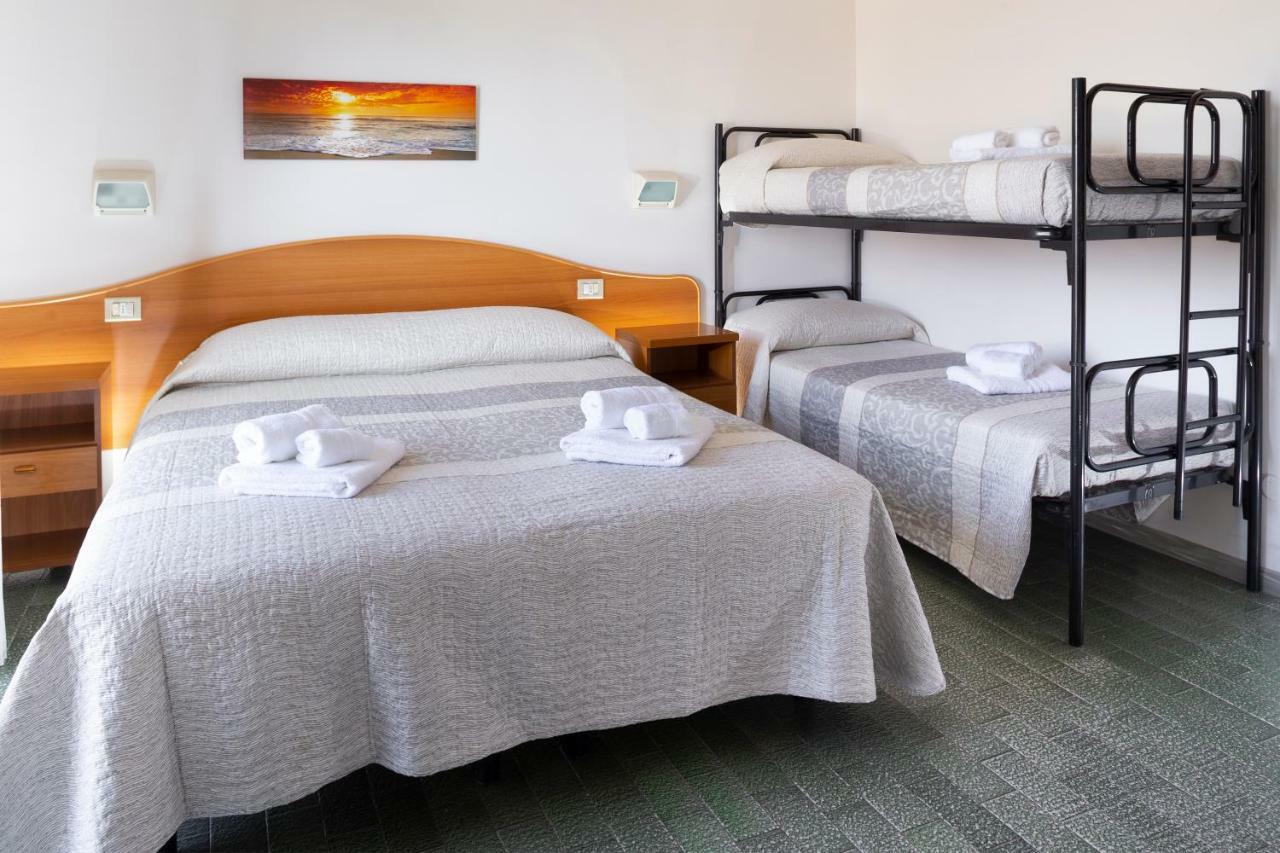 Hotel Mara Ріміні Екстер'єр фото
