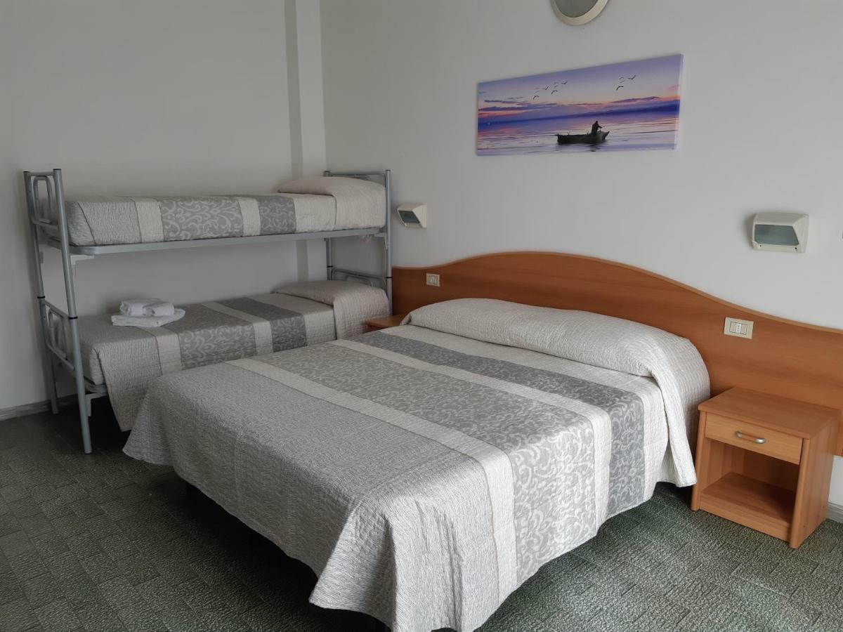 Hotel Mara Ріміні Екстер'єр фото