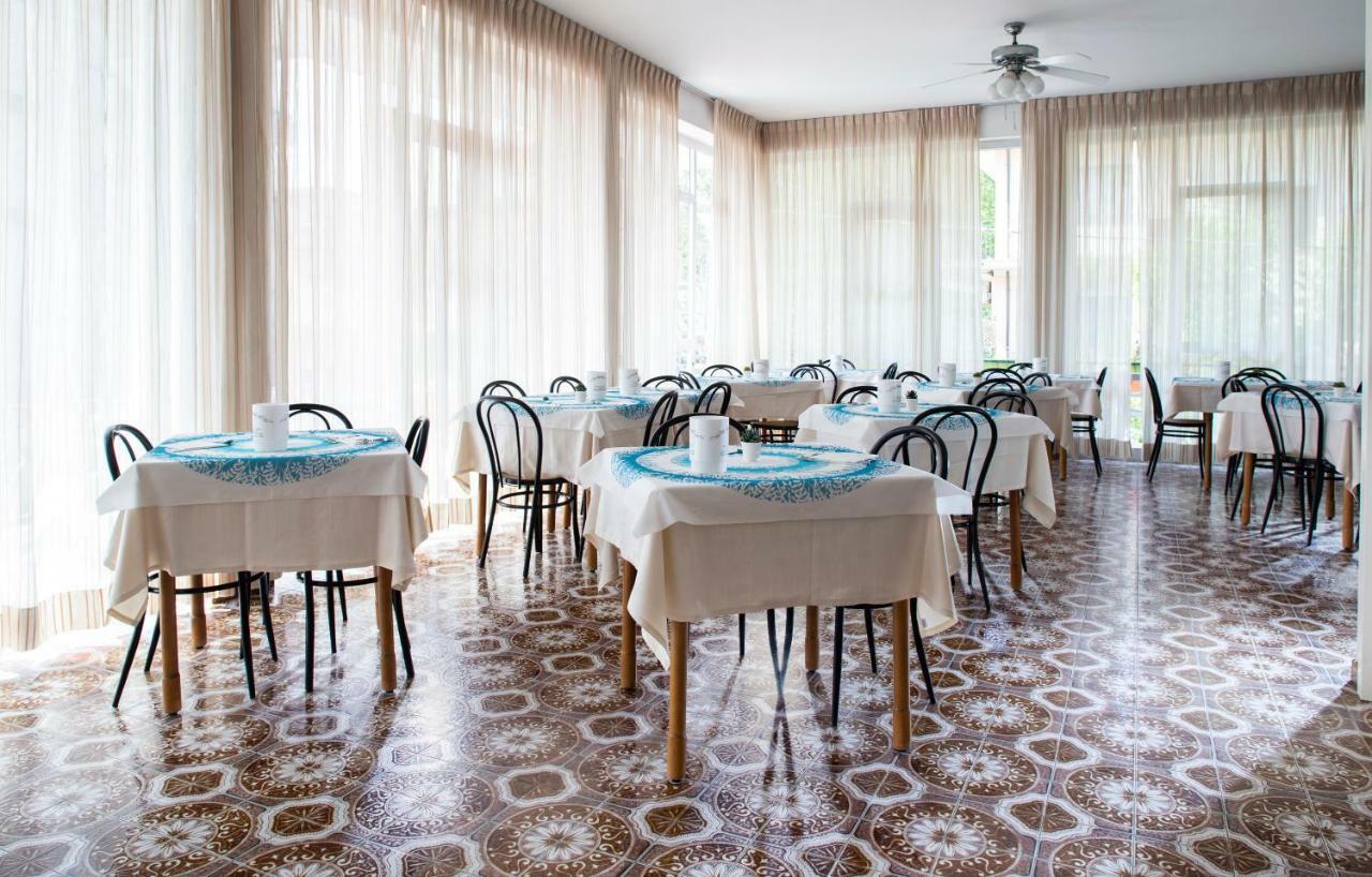 Hotel Mara Ріміні Екстер'єр фото
