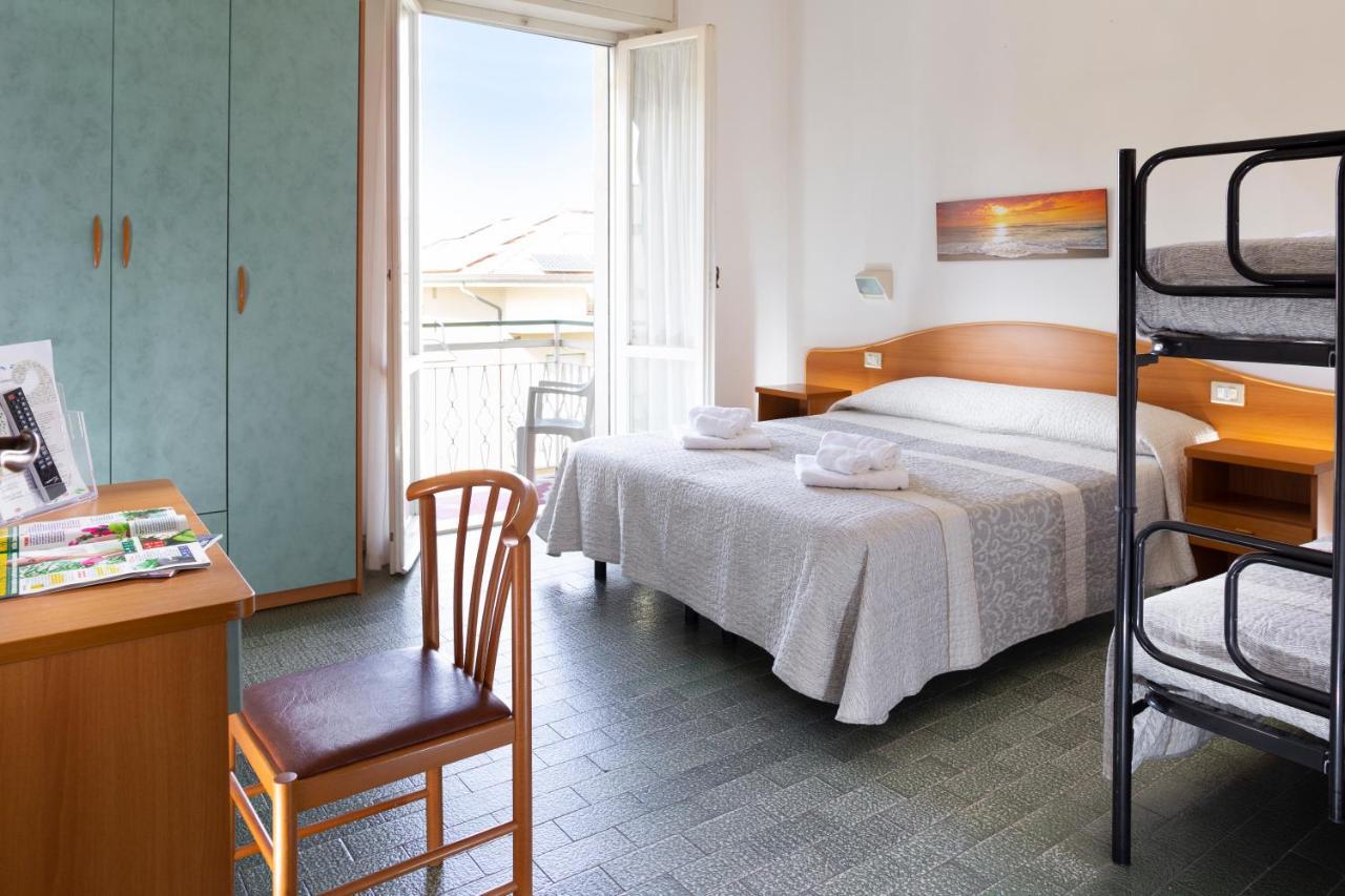 Hotel Mara Ріміні Екстер'єр фото