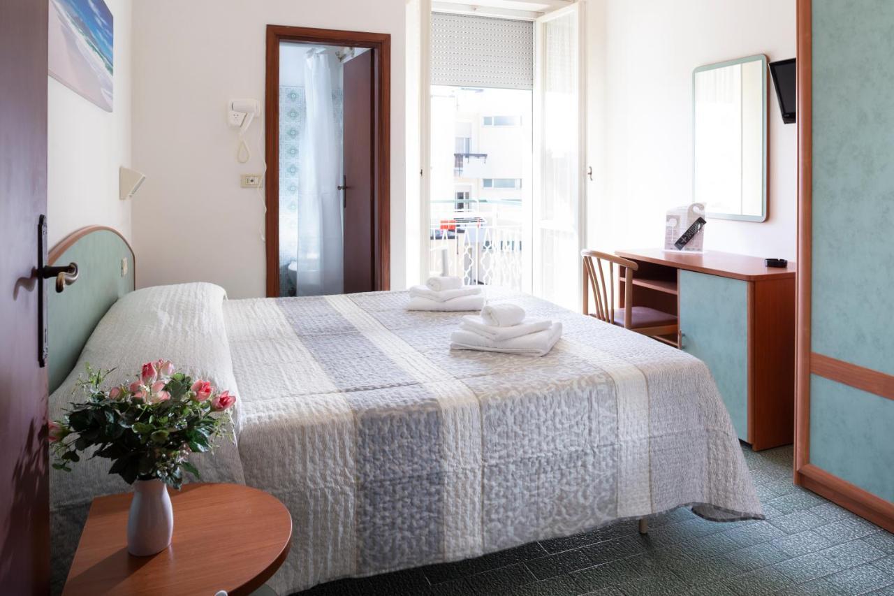 Hotel Mara Ріміні Екстер'єр фото